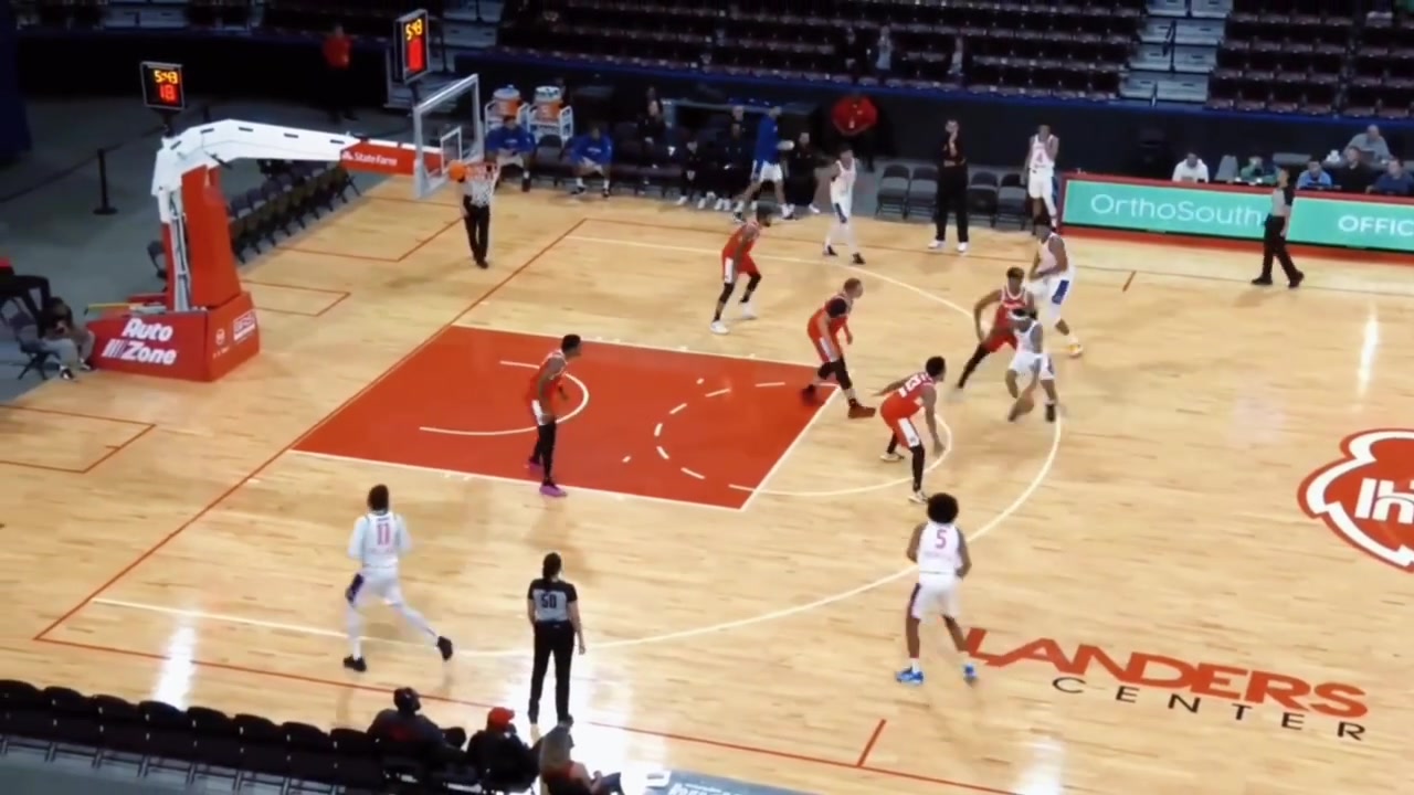 j9九游真人游戏第一平台G联盟场均17.7分2.7板5.1助！一起看看广东新援伯克的集锦视频