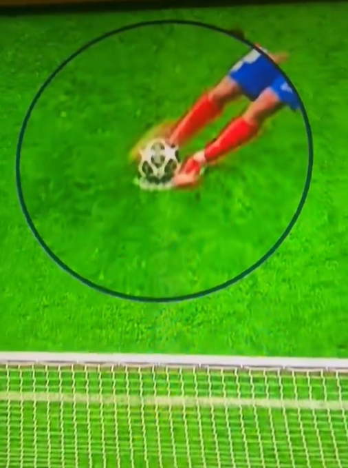 ag九游会亚洲真人第一品牌🤔阿尔瓦雷斯点射破门后，西蒙尼做“两次触球”手势嘲讽皇马