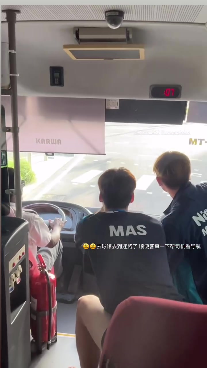 j9九游真人游戏第一品牌登录入口有被逗笑！世乒赛班车司机迷路，马来西亚选手帮忙导航+唱起Rap